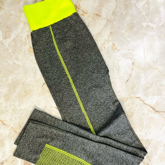 New High Waisted Leggings & Sports Shirt Set - Picture 3 of 6